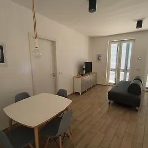 https://apartment-near-to-como-donkeys-house.it-lombardy.com