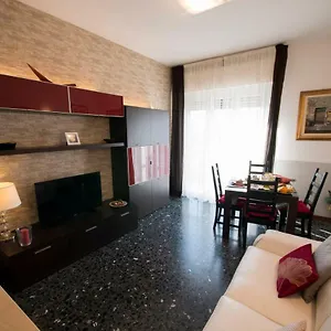 https://casa-viareggio.it-tuscanyhotel.com