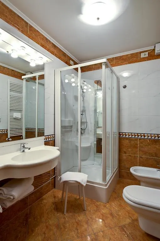 מסטרה Hotel Vivit ***S